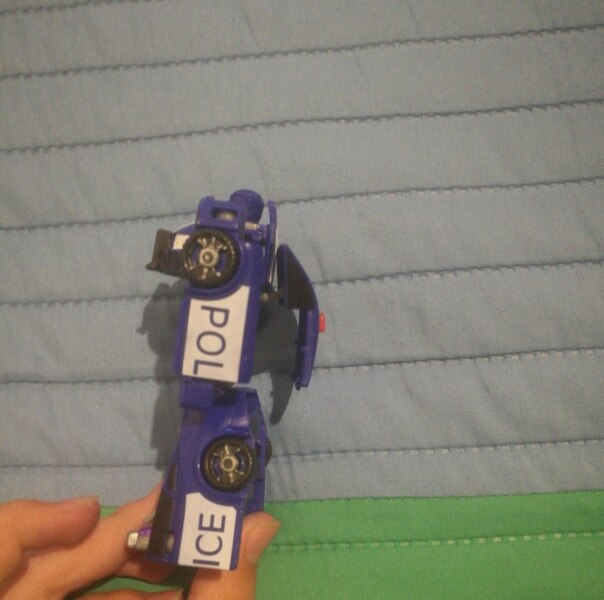 Transformers Authentics Bravo Class Barricade  (2 of 5)